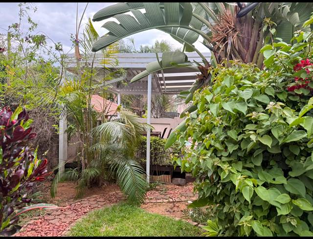 3 BEDROOM TOWNHOUSE FOR SALE IN SAFARI GARDENS